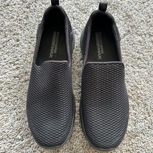 Skechers women’s size 7 “Goga” slip on sneakers.